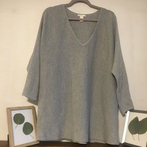 H&M • grey v-neck tunic sweater • size L